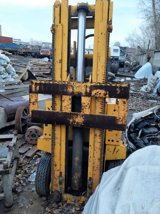 Продам электропогрузчик вилочный ЕВ-687
