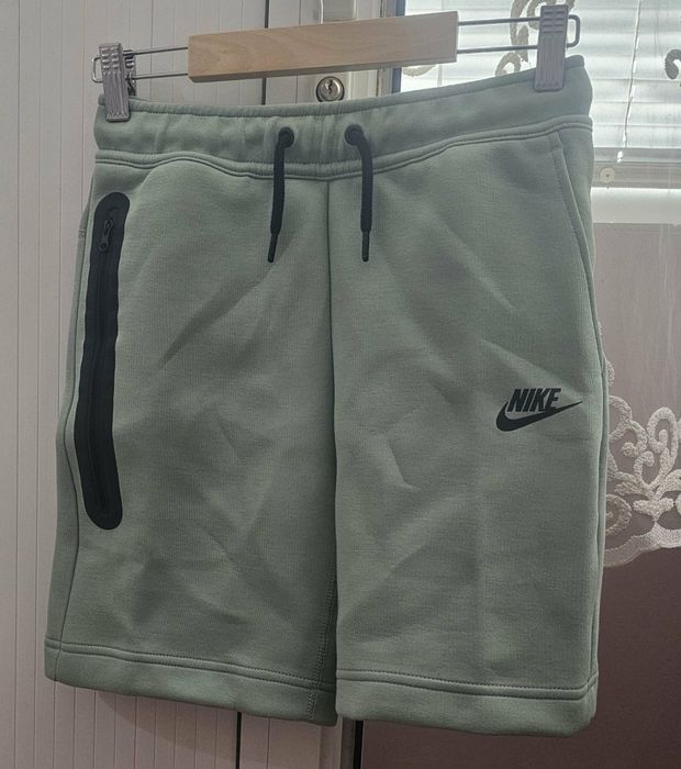 Оригинални детски къси панталонки Nike Tech Fleece