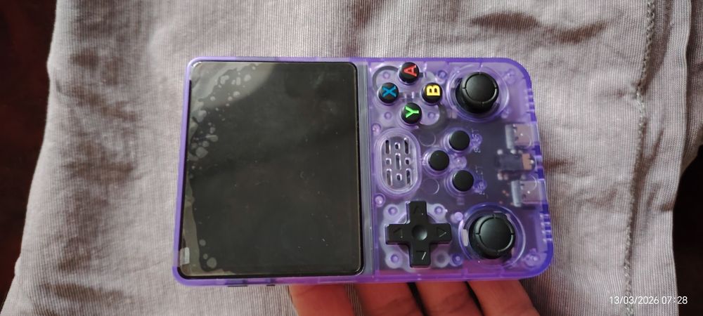 Game console. Model	R36S