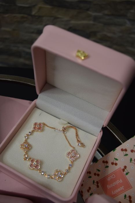 Дамски гривни...