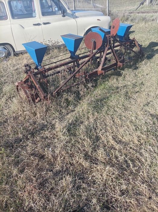 Vând sau schimb semănătoare pe atv 50cc -250cc-300cc 4x4/2x4 cu acte 
0749 537 735/2x4 cu acte 

Sau în privat.