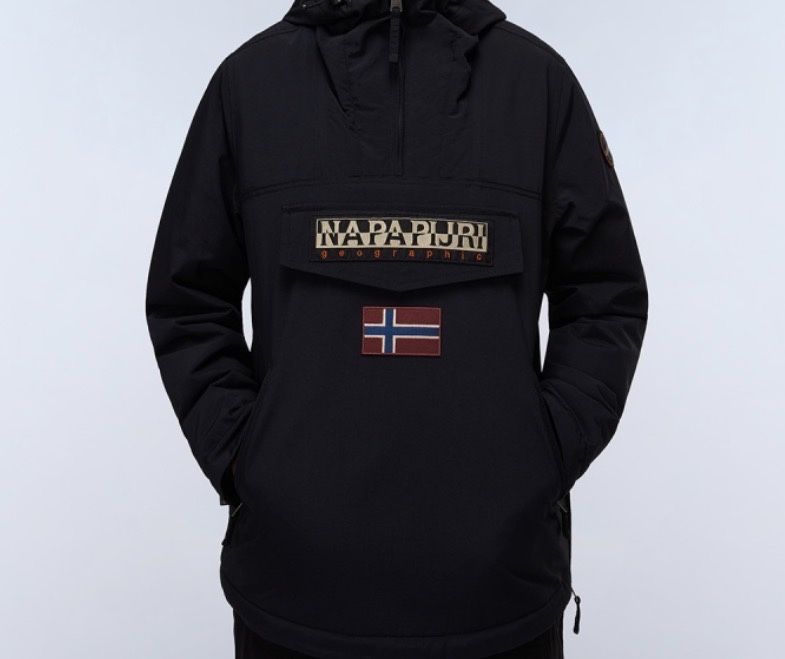 Продается Анорак NAPAPIJRI черного цвета