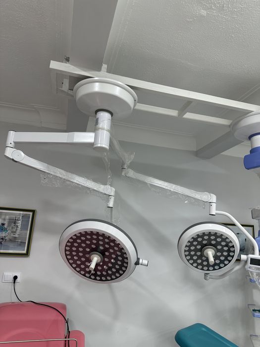 Двухкупольная операционная лампа (светильник)