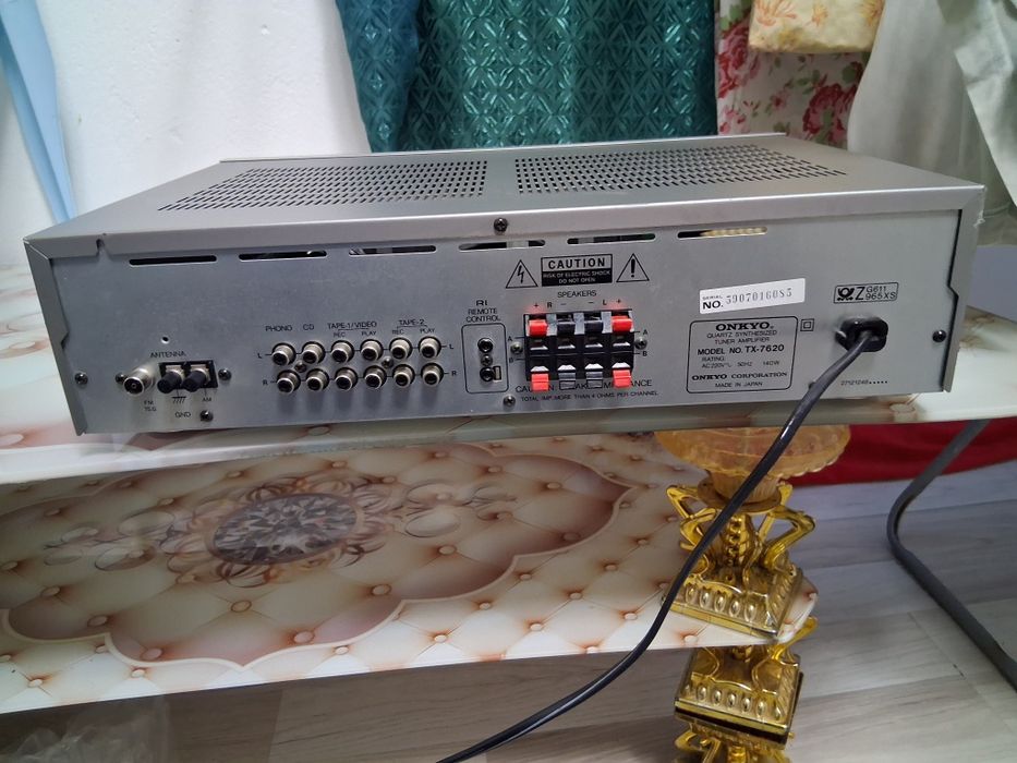 Vând amplificator ONKYO