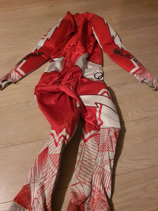 Състезателен гащеризон за ски