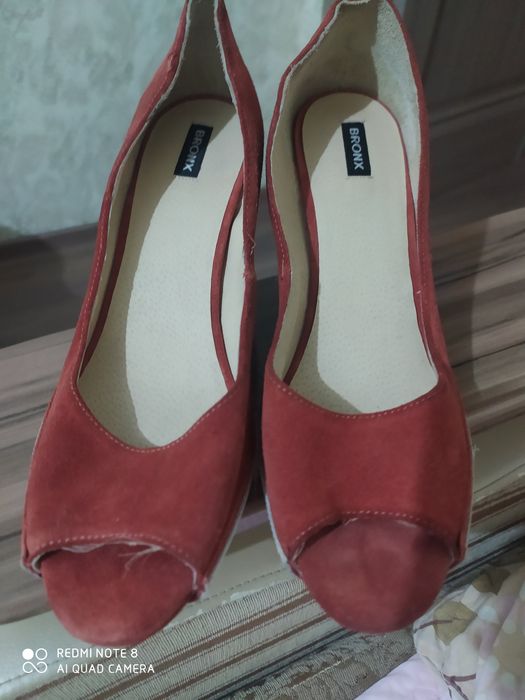 Продам Босоножки
