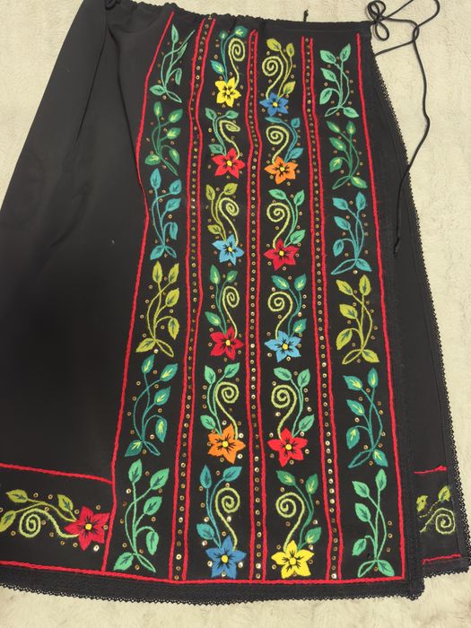 Costum traditional/popular cusut manual