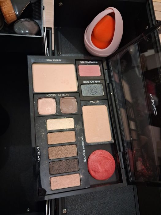 Куфар с гримове за 180 лв.