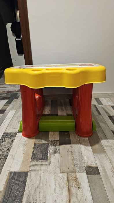 Детско пластмасово бюро