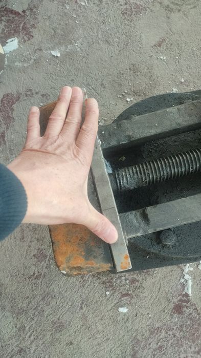 Тиски слесарные рабочие