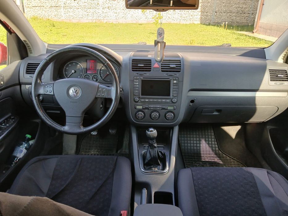 Vand Golf 5 1,6 benzina