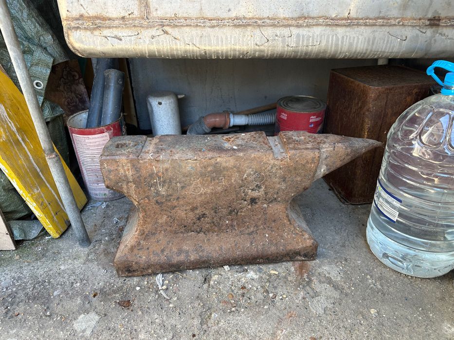 Наковалня продава се