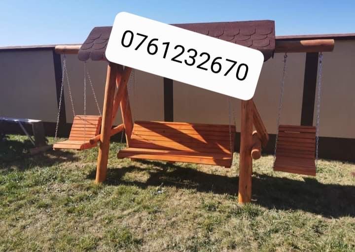 Mese si leagane din lemn masiv