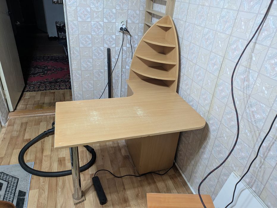 Продам стол для маникюра