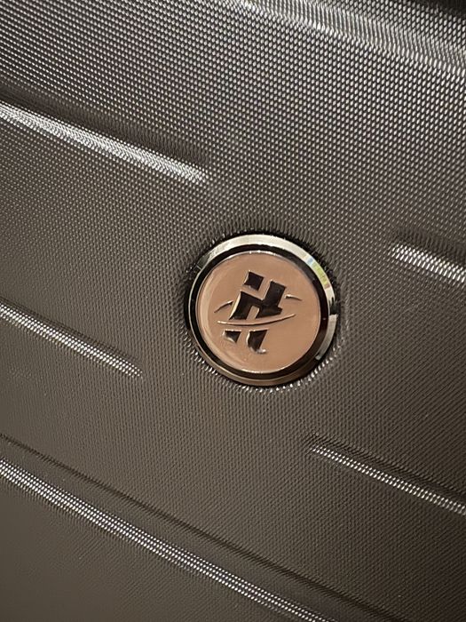 Комплект чемоданов