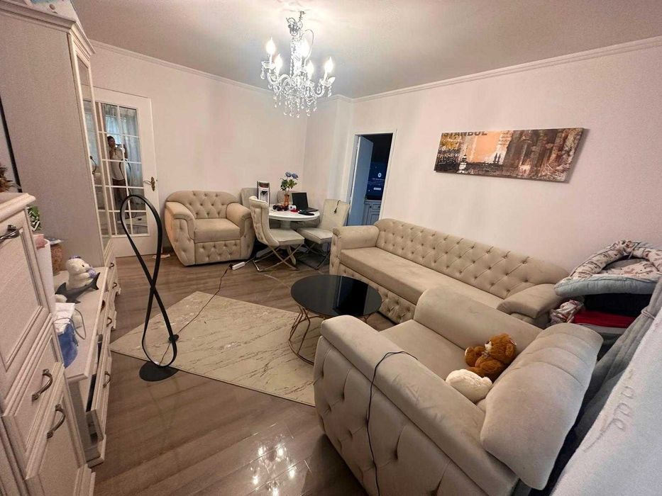 Vand apartament 2 camere ultracentral langa piata in Campina, jud. Prahova .