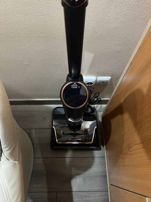 Aspirator vertical cu spalare Rowenta X-Clean 7