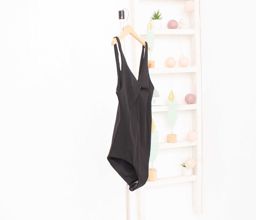 COS дамски цял бански костюм черен twist front 34