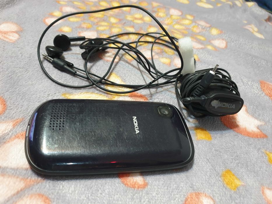 Sony Ericsson C 702 , K 550i si W 200i Walkman+Nokia 200
