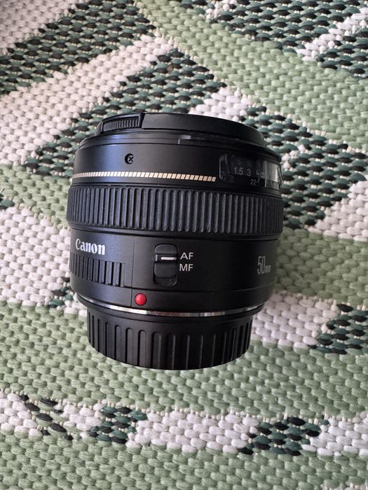 Canon 50mm – светлосилен обектив, много запазен