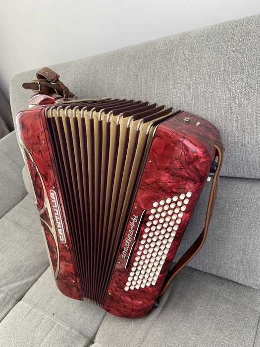 Acordeon Cantulia cu 96 de basi