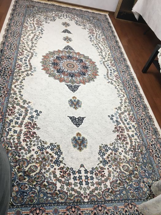 Продам ковер в хорошем состоянии