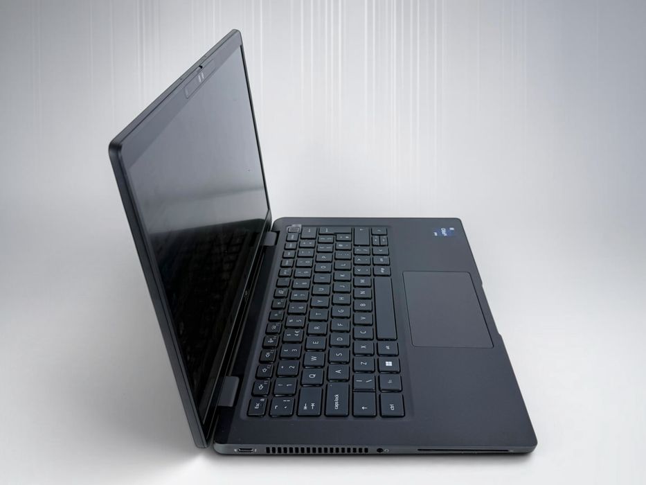 Dell Latitude 7330 13.3" FHD IPS i5-1245u 16GB LPDDR4X 256GB NVMe Бат. 8ч Win 11 Гаранция!