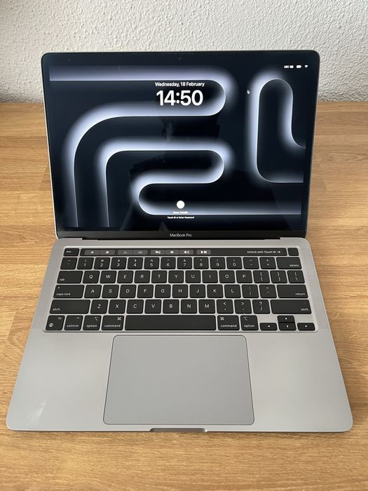 MacBook Pro M1 cu touch bar