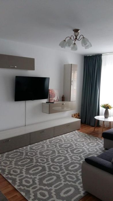 Inchiriez apartament 2 camere Zona Reyna — fotografia 1