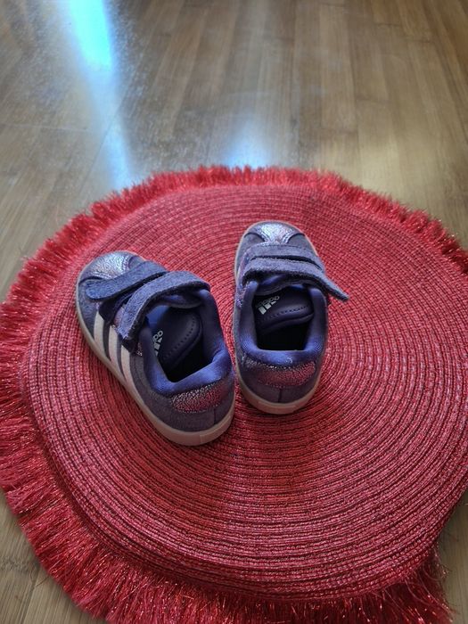 Маратонки adidas 23 момиче почти нови