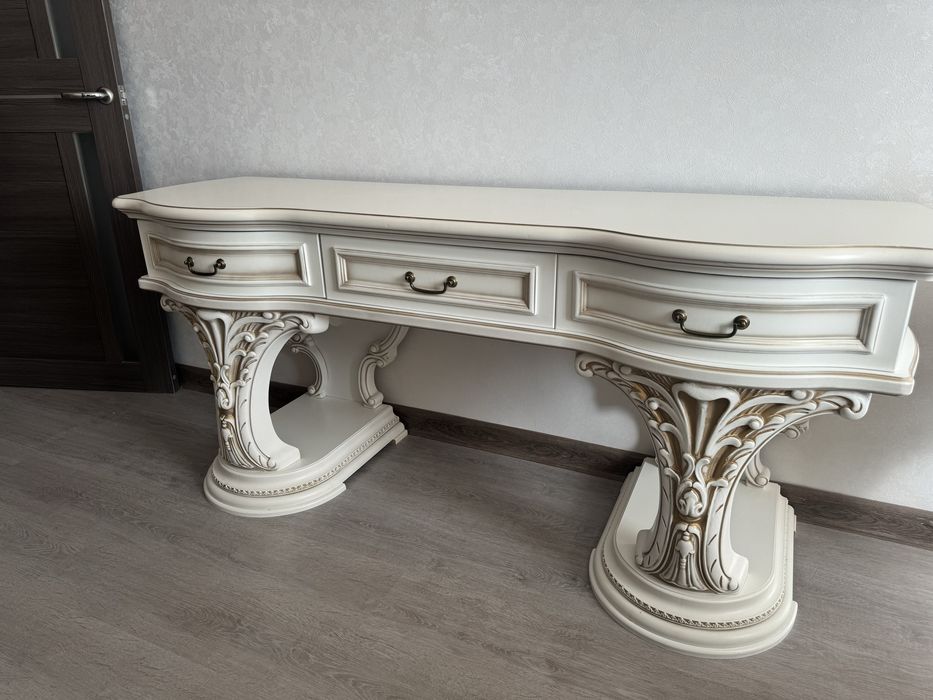 Письменный стол, удобный