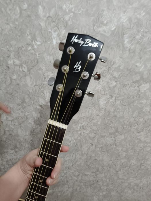 Продаю гитару новая!