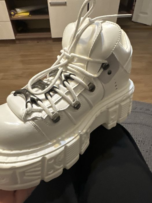 Продам ньюроки белые, 41 размер