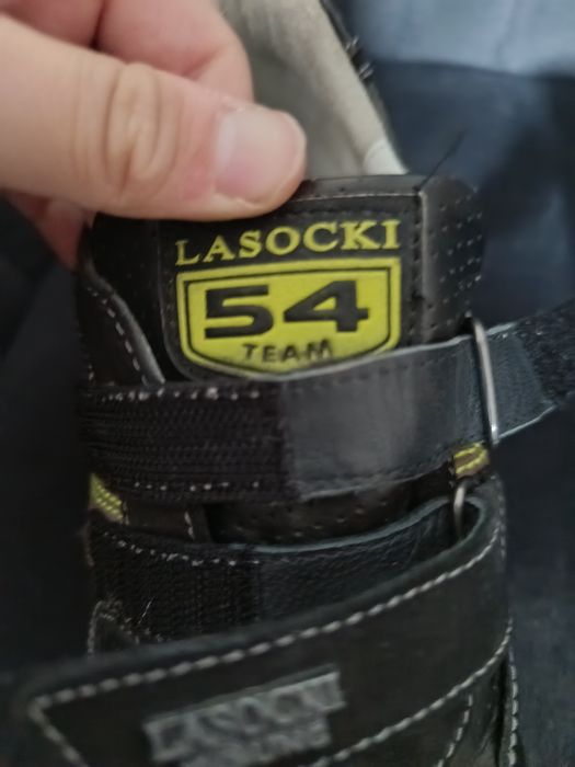 Vând adidași lasoki