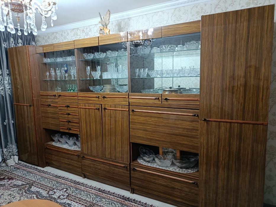 Сервант в хорошим состоянии