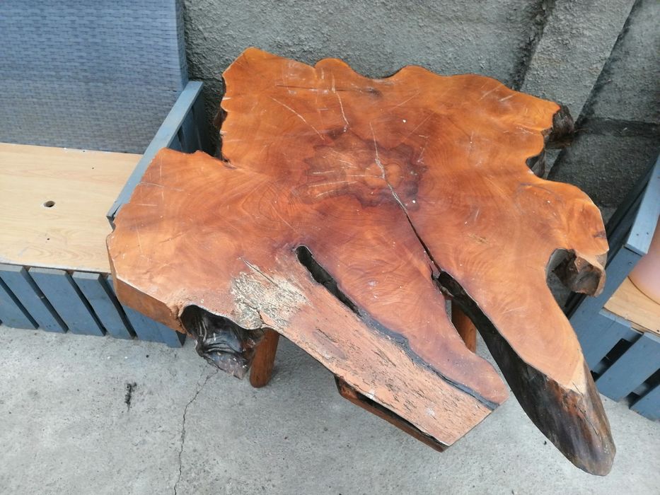 Masă din singur trunchi