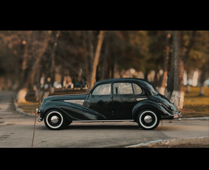 Ретро-автомобиль на выписку из роддома