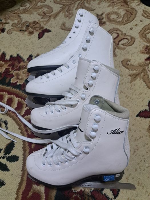 Фигурные коньки продам