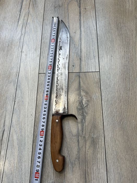 голем правен нож