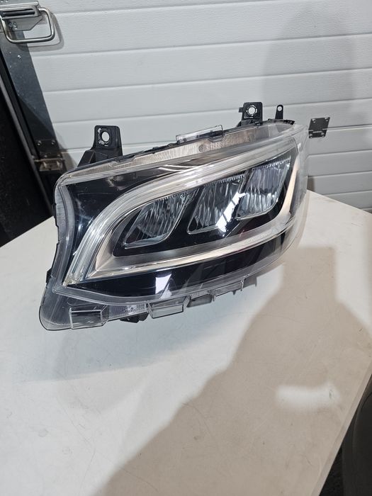 Far stanga  Mercedes Sprinter W907 W910 Full Led 
Stare impecabilă! 
Cod: A91090