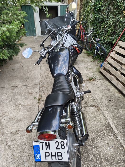 Suzuki Intruder vs700