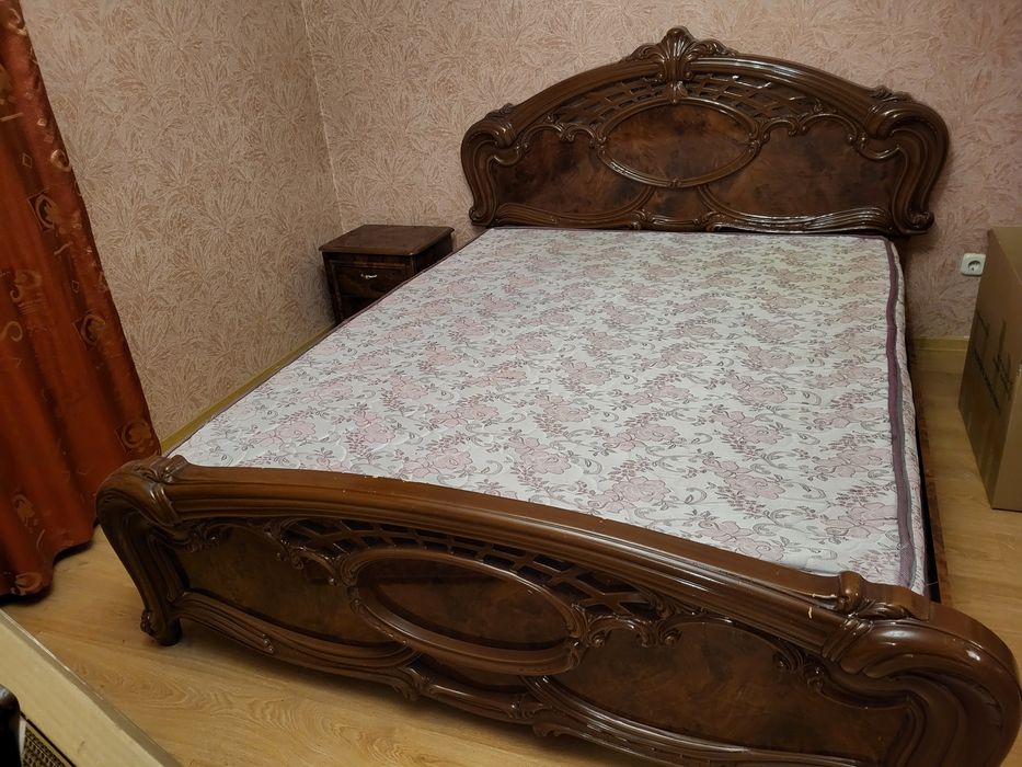 Продам спальни гарнитур в комплекте