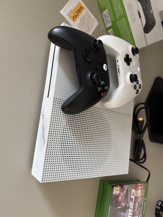 Xbox one S 500 gb Plus jocuri gratuite !