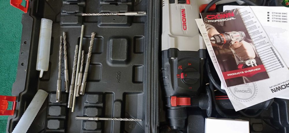 Мощный перфоратор Crown CT18180BMC