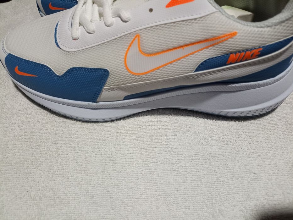 Adidasi Nike noi
