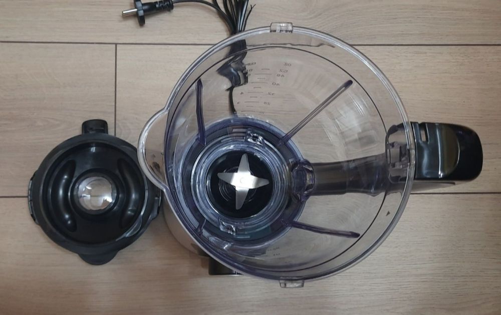 Blender 600 w cu 5 trepte, 1,5 l, cutite otel inoxidabil,Nou!