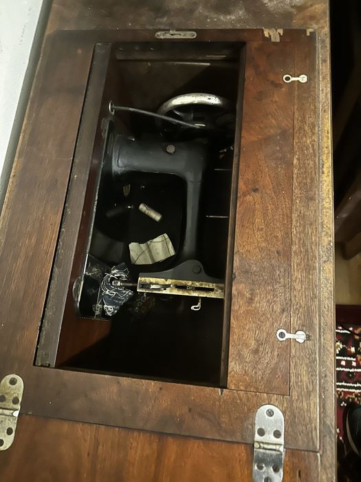 Masina de cusut Victoria