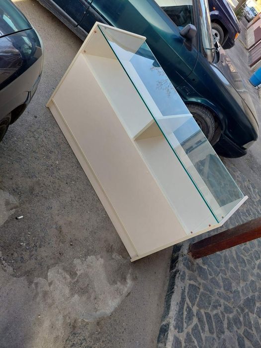 Шкаф витрина стъклена витрина