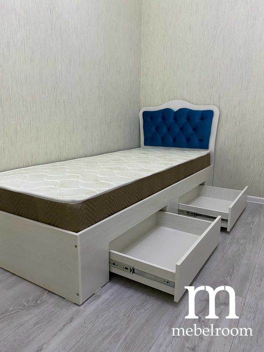 Oдинарный кровать с матрасом Новый в наличии ЛМДФ