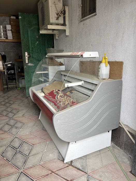 Витриный холодильник